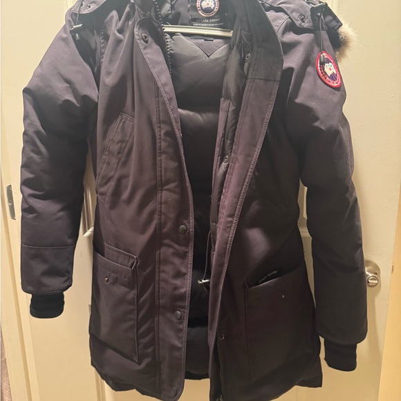 CANADA GOOSE Women's Trillium Parka with fur hood- Admiral Blue - Picture 5 of 8